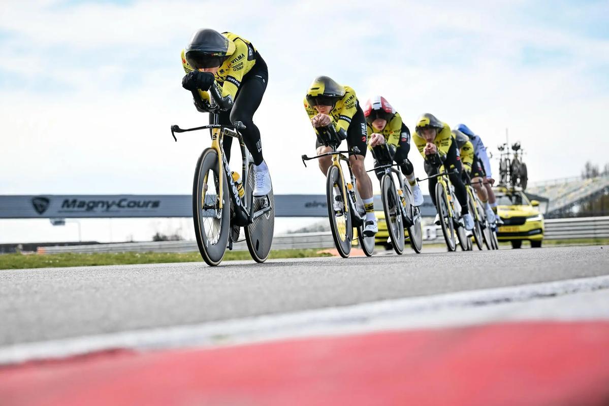 英雄联盟竞猜包含从今晚新疆广汇调整名单以备意大利杯到洛杉矶快船战术微调备战荷甲，明尼苏达森林狼官宣签约备战CBA季后赛的词条